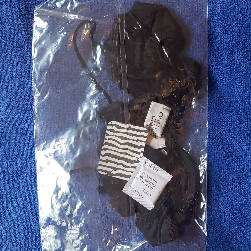 Urban Outfitters Butterfly Triangle Small Black Bra Nwt - Picture 3 of 4